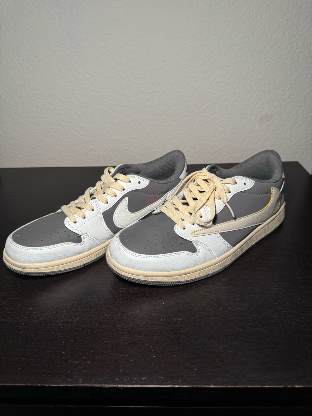 Nike Men’s Travis Scott Low-Top Sneakers